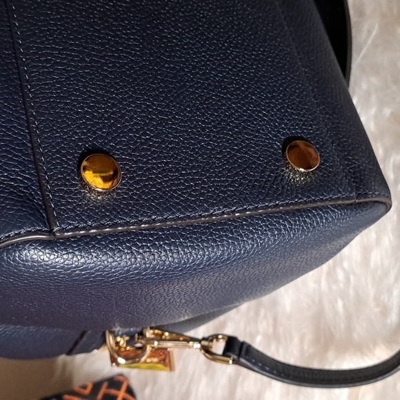 Michael Kors Medium Mercer  EUC Duffle - Picture 9 of 13